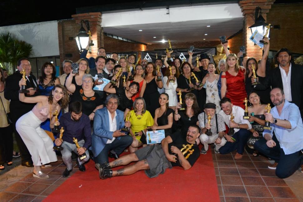 GANADORES. Los artistas consagrados en la gran noche de los Artea.