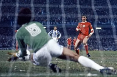 LA GACETA en Qatar: “Patea Deyna y ataja Fillol… ¡y atajó Fillol!”