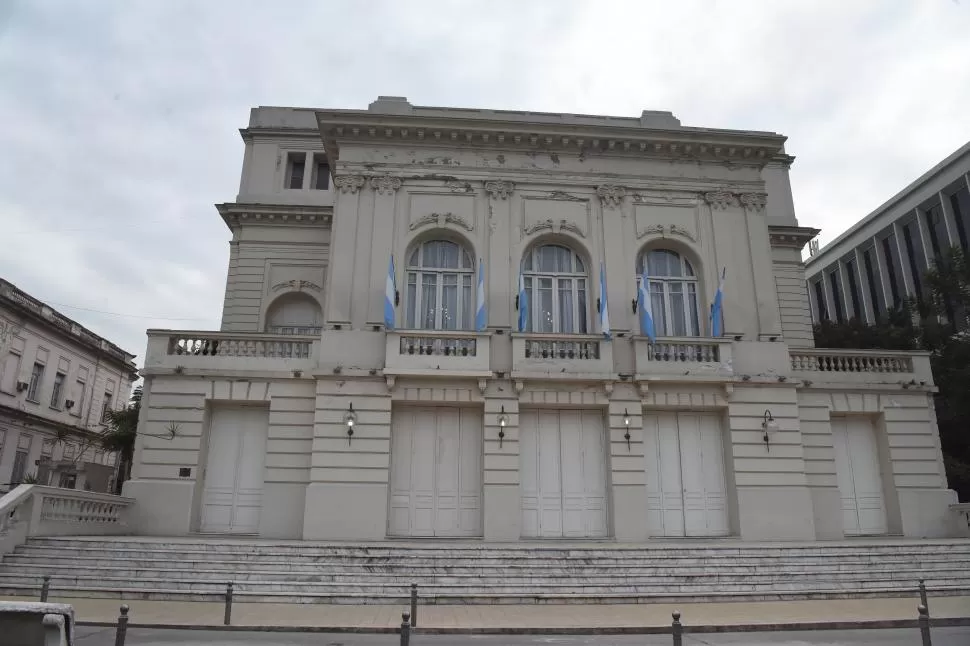 UN EMBLEMA. El Teatro San Martín es uno de los edificios reseñados. 