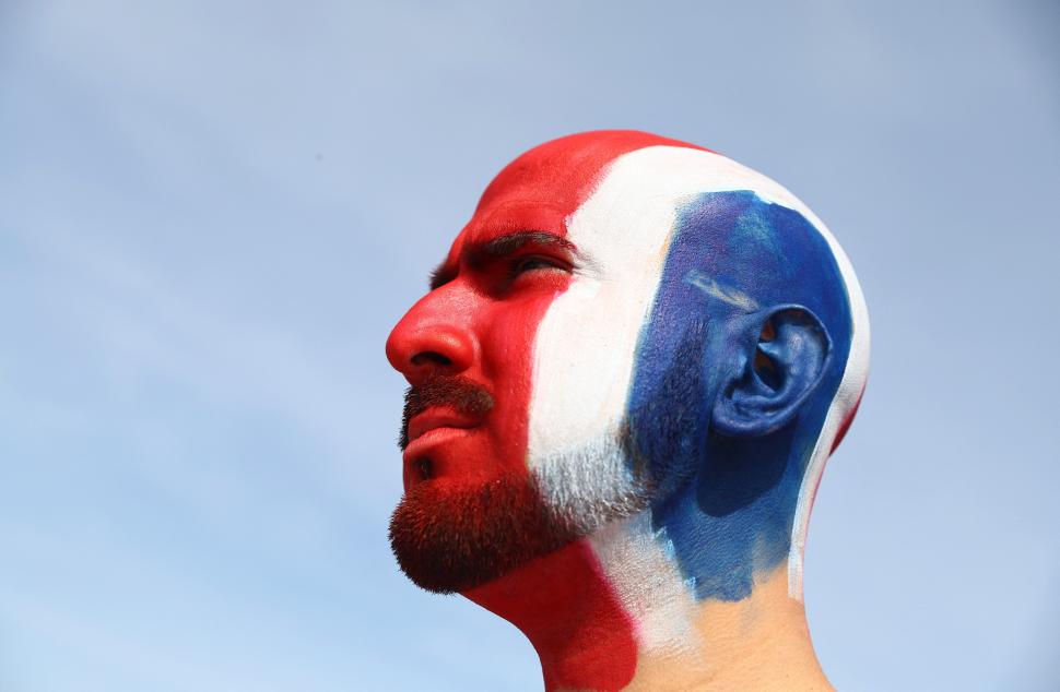 TODO PINTADO. Un fanático de Costa Rica, se cubrió toda la cara en la previa del duelo ante Japón.