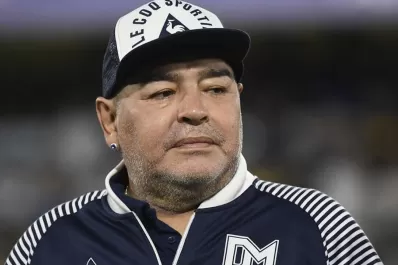Creer o reventar: aseguran que vieron a Maradona en el partido de Argentina y México