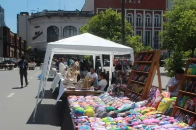 Crece la cantidad de trabajadores de la economía popular sobre los asalariados privados