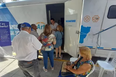 Covid-19, en Tucumán: Ante el aumento de casos, los vacunatorios volvieron a tener largas colas