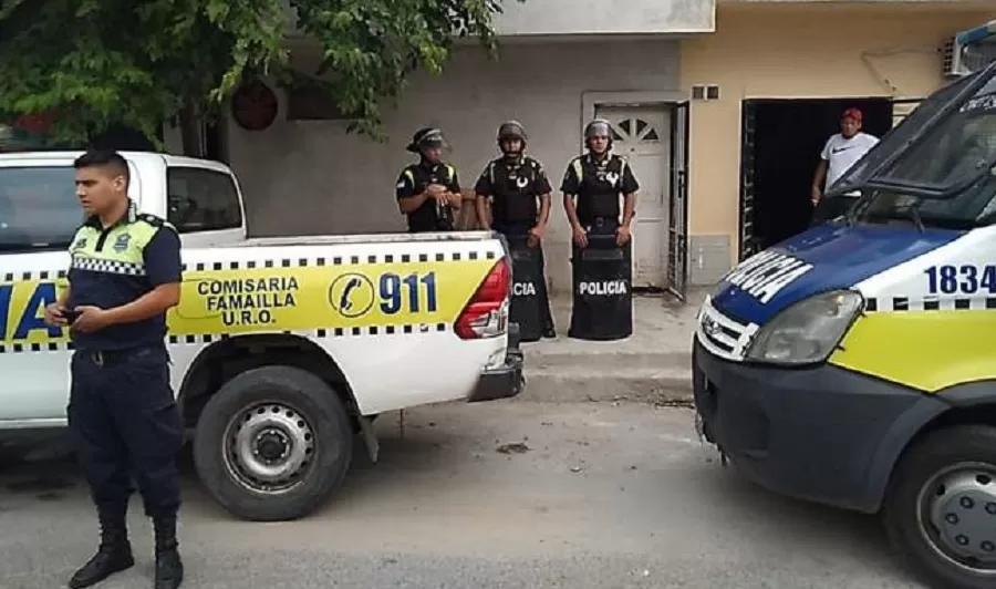 Personal policial de la Unidad Regional Oeste secuestró una motocicleta Honda en un domicilio de Famaillá, por una causa de amenazas agravadas por el uso de armas. 