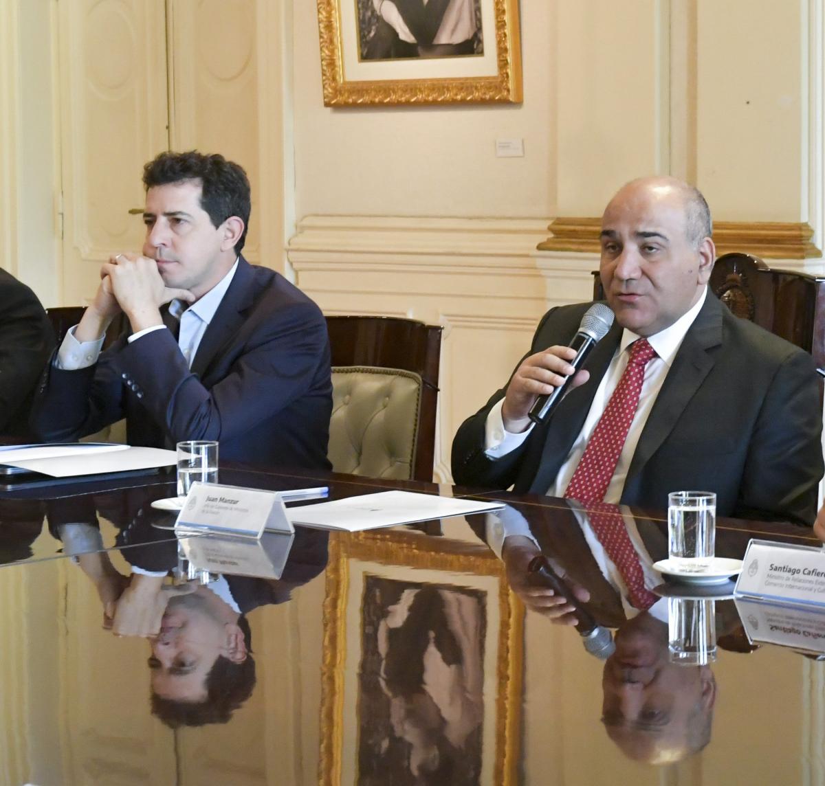 EN LA CASA ROSADA. Juan Manzur, junto a 