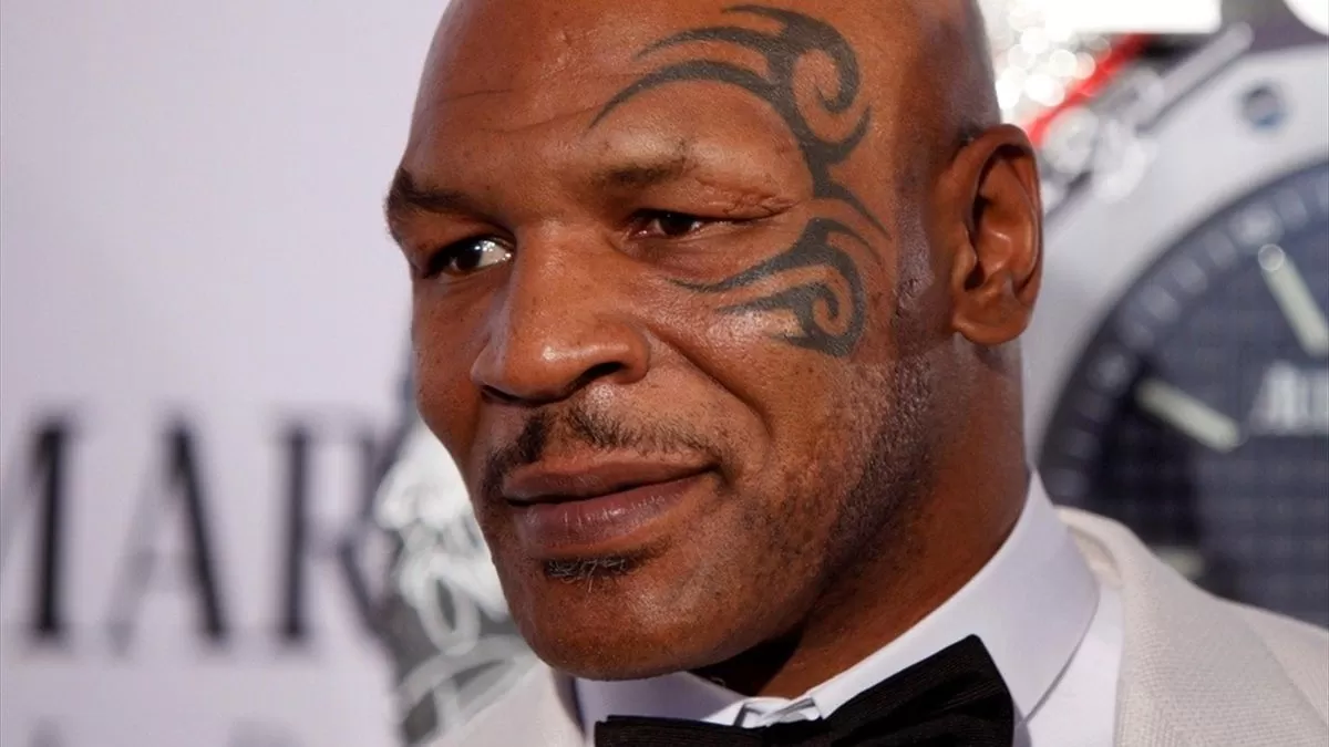 Mike Tyson cruzó a Canelo Álvarez: Si se atreve a tocar a Messi, tendré que subir al ring