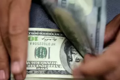 El dólar blue vuelve a bajar y se negocia a $313 en Tucumán