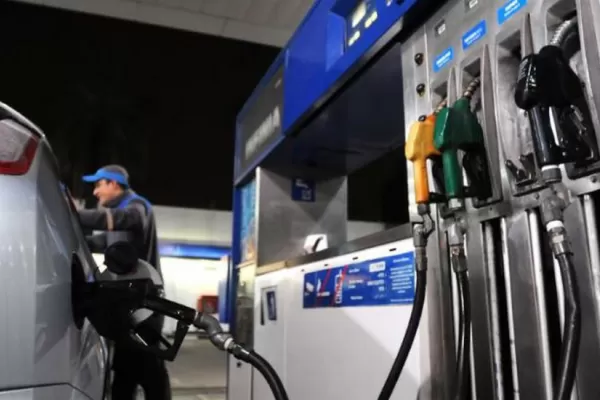 Nuevo golpe al bolsillo: Desde hoy la nafta y el gasoil cuestan un 4% más caro