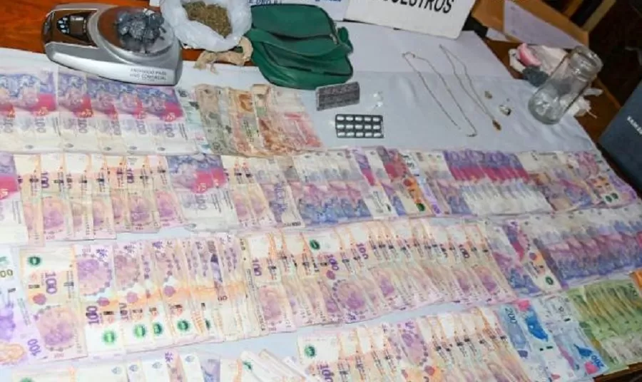 Allanan una vivienda y encuentran droga y una suma importante de dinero