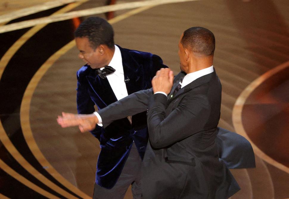 BOFETÓN. Will Smith le dio una cachetada a Chris Rock, enojado porque se burló de su esposa, y todavía está pidiendo disculpas