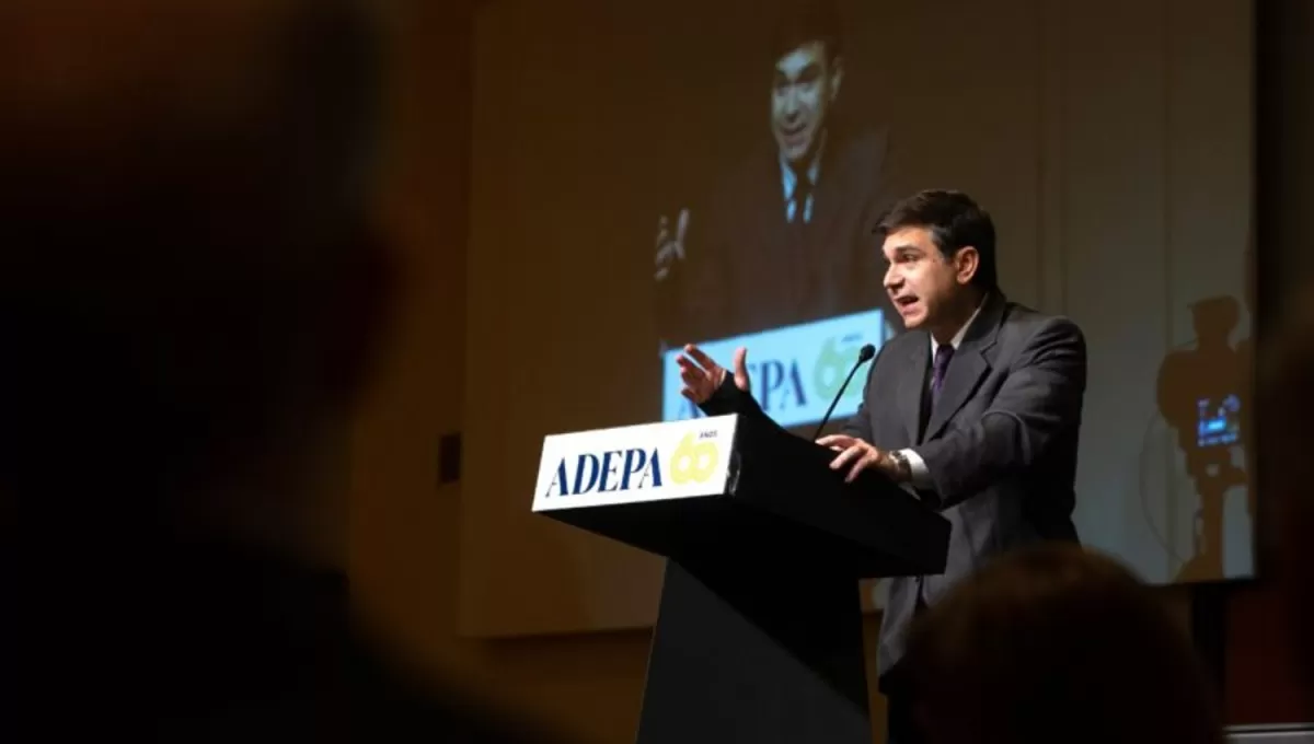 ORADOR. El tucumano Daniel Dessein brindó un discurso por un nuevo aniversario de Adepa.