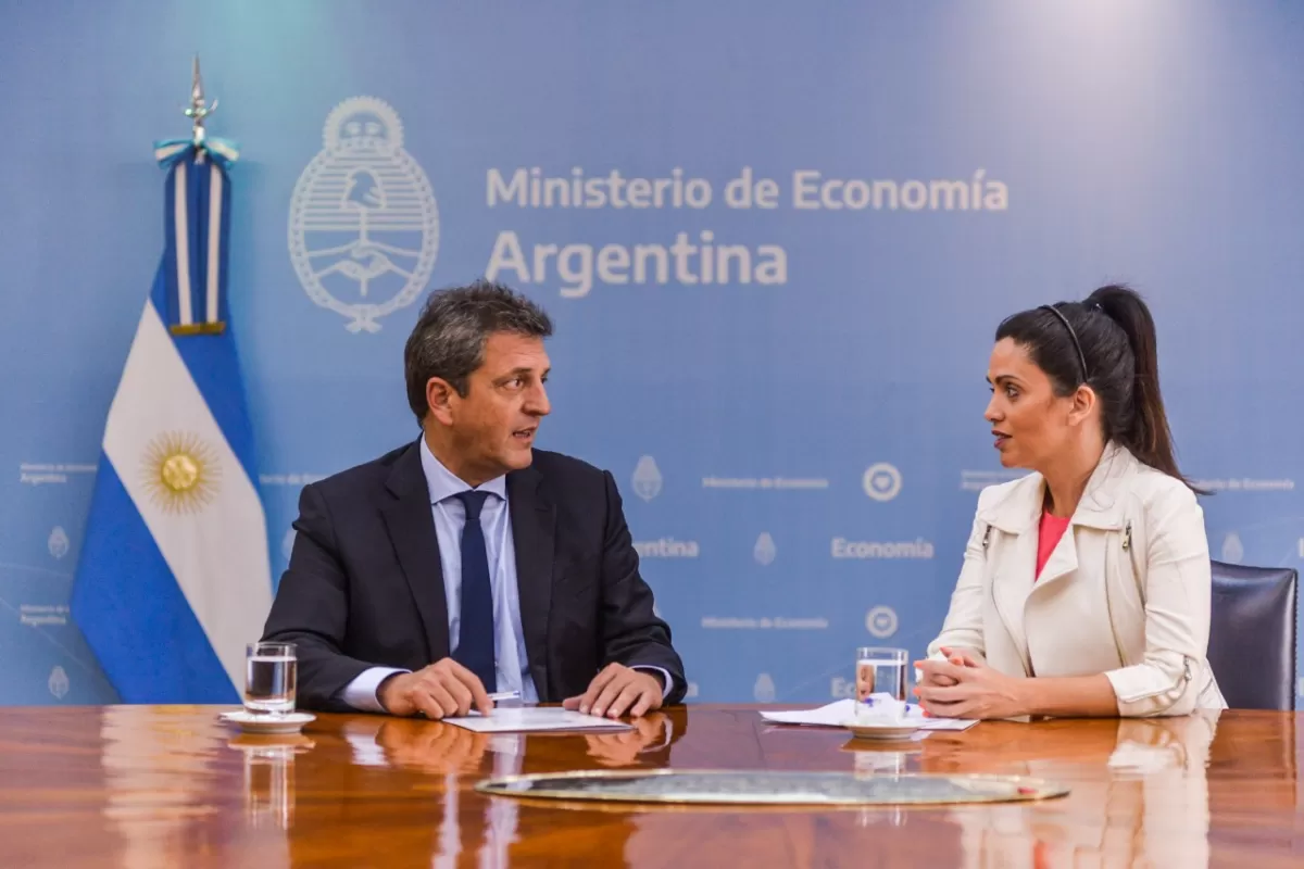 CONFERENCIA DE PRENSA. Sergio Massa y Luana Volnovich anunciaron un bono para afiliados al PAMI.