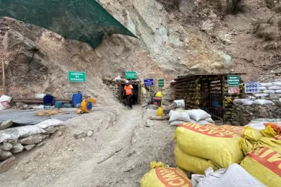 Mineros artesanales de Perú se enfrentan a gigantes del cobre