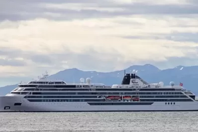 Una turista murió cerca de Ushuaia cuando una ola gigante golpeó al crucero en el que viajaba hacia la Antártida