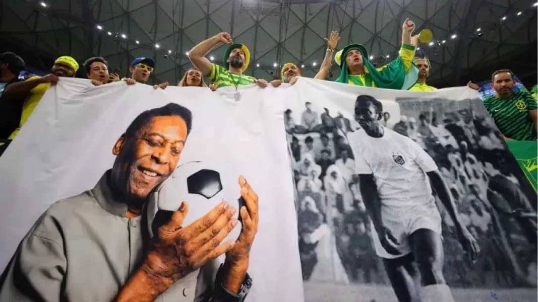 Mundial de Qatar: imponentes homenajes de los hinchas de Brasil a Pelé por su grave estado de salud