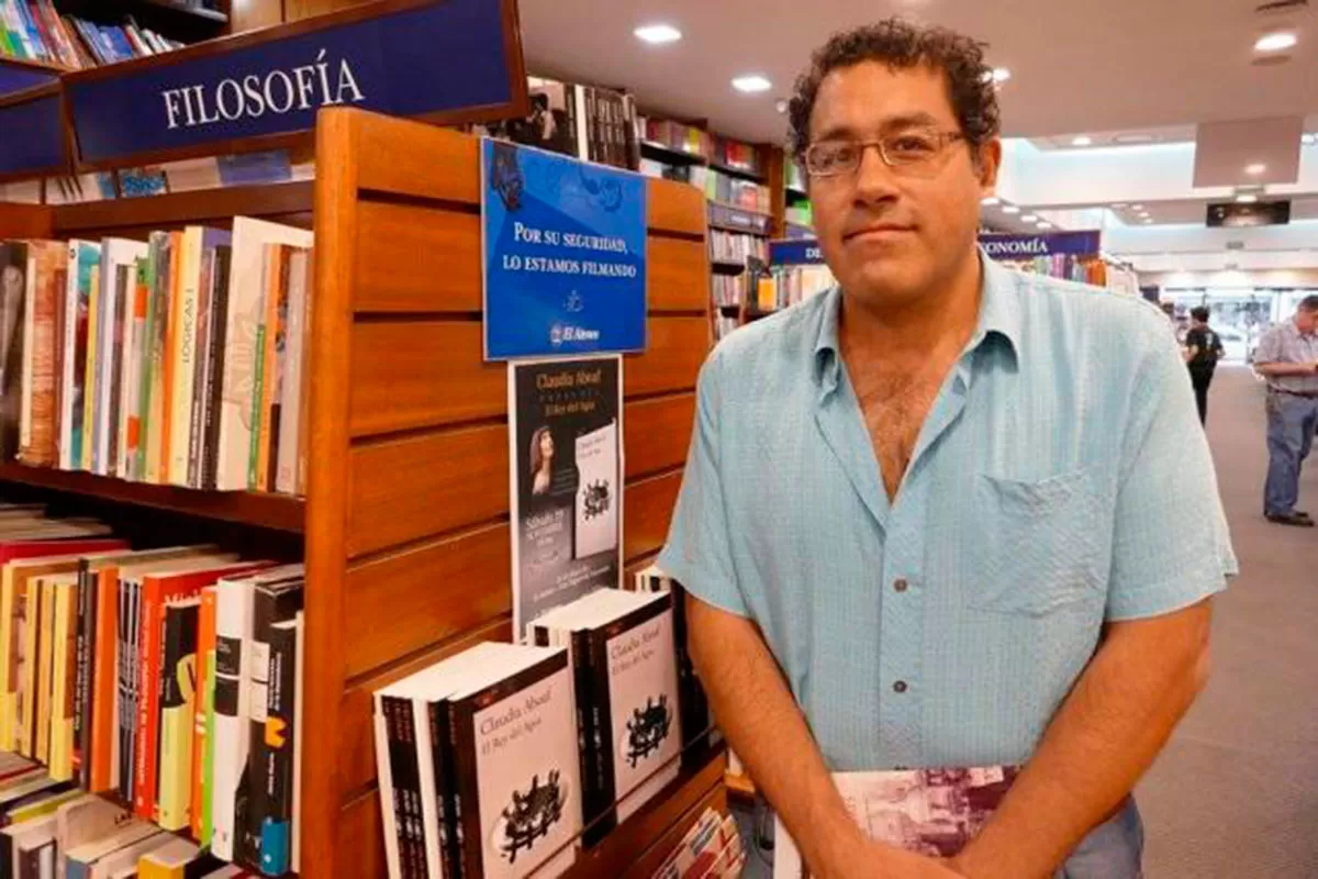 FABIÁN SOBERÓN. Los personajes de su libro tienen algo de fantasmas.