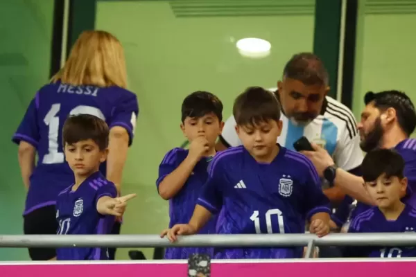 Mundial de Qatar: los hijos de Messi y sus travesuras llamaron la atención de un jeque en las tribunas
