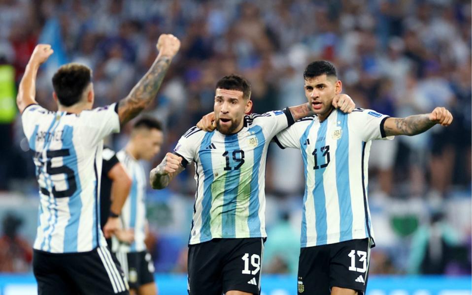 Fotos: Argentina pasó a cuartos de final en el Mundial de Qatar y así lo celebró la Scaloneta