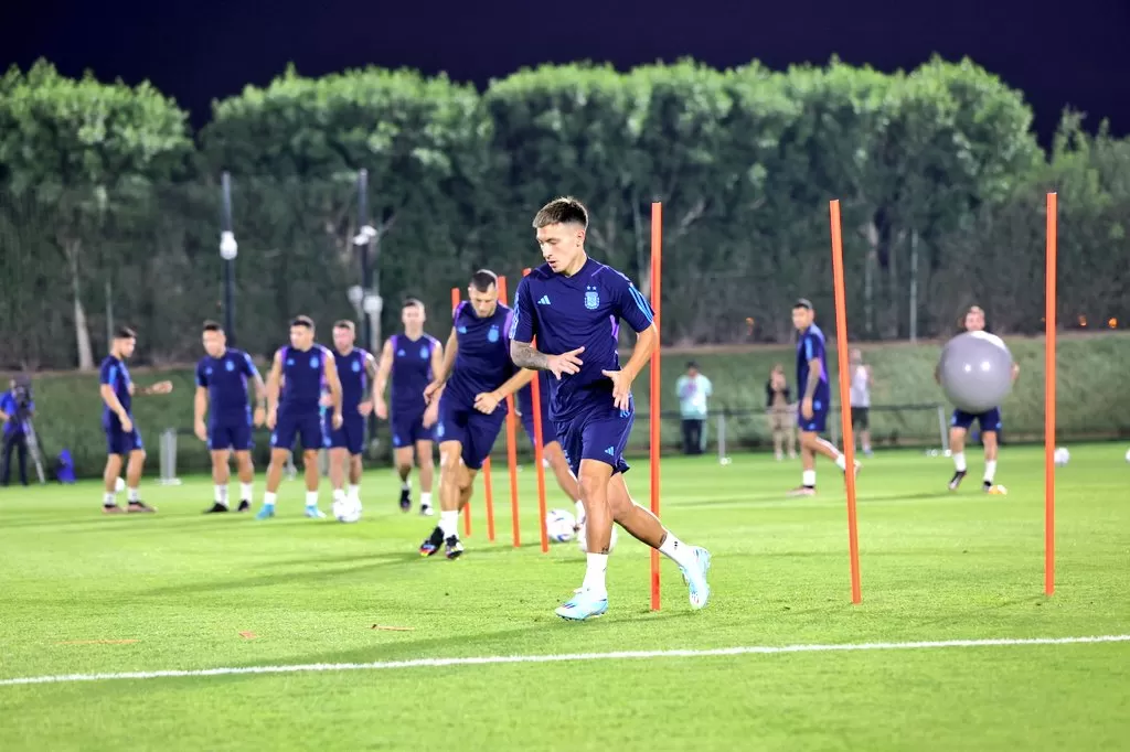 Lisandro Martínez con LA GACETA: el defensor que hace goles evitando los del rival