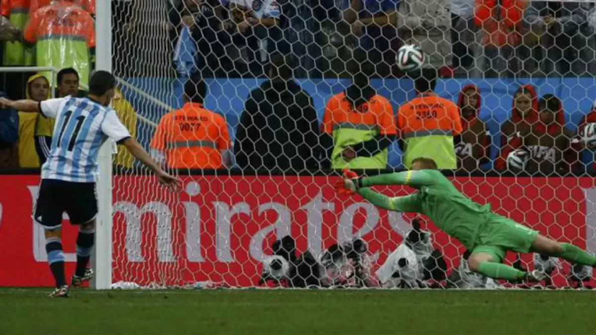 COMO UNA FIERA. Maxi Rodríguez remató el penal que le dio el pase a la final a la Argentina en 2014. REUTERS 