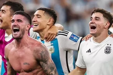 De Paul y Julián Álvarez con LA GACETA: los cazadores de una Selección insaciable