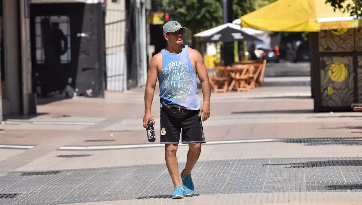 CALOR. Se espera una jornada calurosa mientras que desde mañana las máximas alcanzarían los 40 °C.