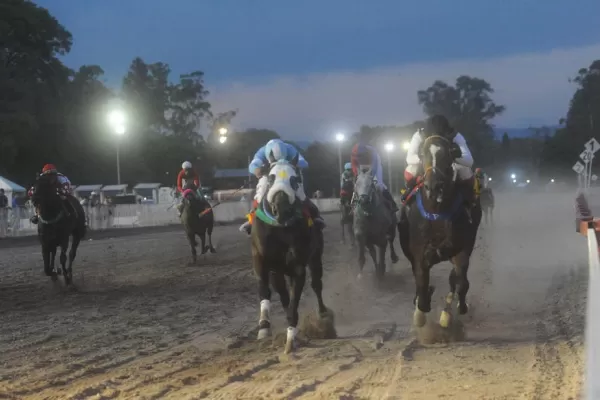 Turf: Libum contuvo la carga de Donald Music en la central