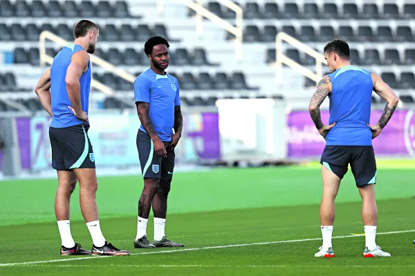 Qatar 2022: Sterling dejó la concentración para volver a Inglaterra por un robo en su casa