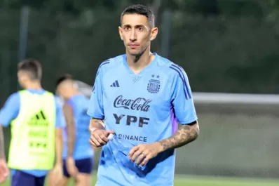 Scaloni prueba y prueba, pero con Di María mejorando y en la cancha