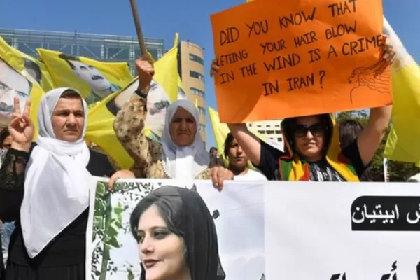 Jóvenes llaman al paro en Irán