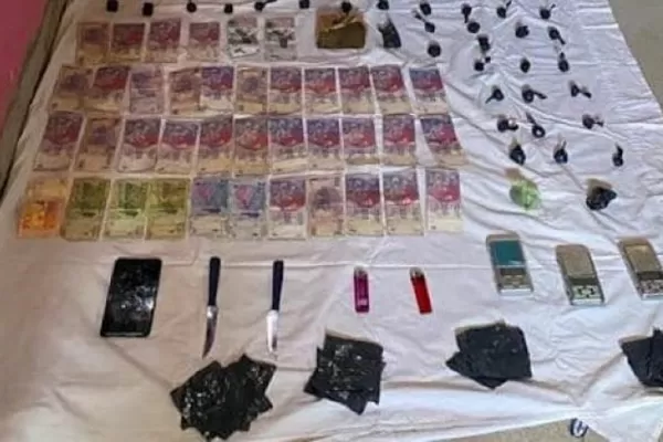 Detienen a una mujer y secuestran más de 600 gramos de marihuana