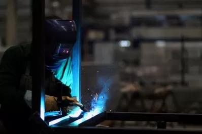 Un empleo no alcanza para salir de la pobreza