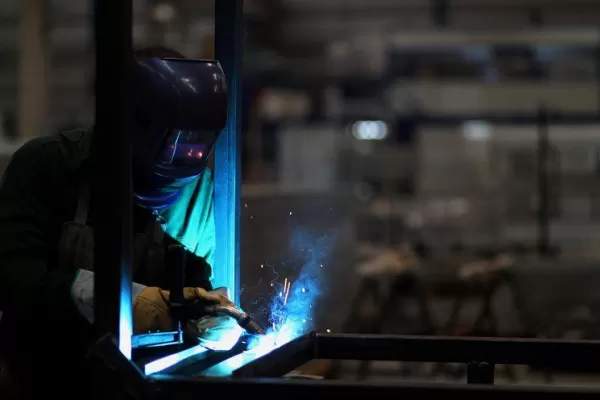 Un empleo no alcanza para salir de la pobreza