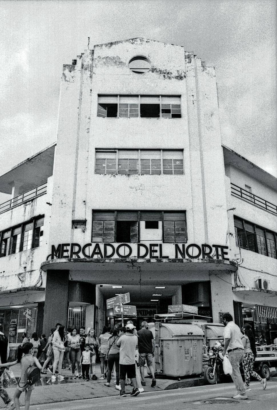 SIN VALLAS. El mercado abierto, de Nahuel Campero.