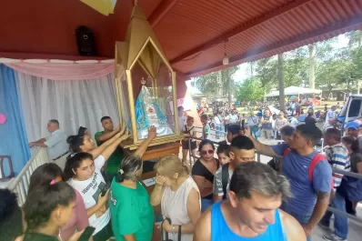 Día de la Virgen: Centenares de fieles llegan a la Reducción con promesas y agradecimientos