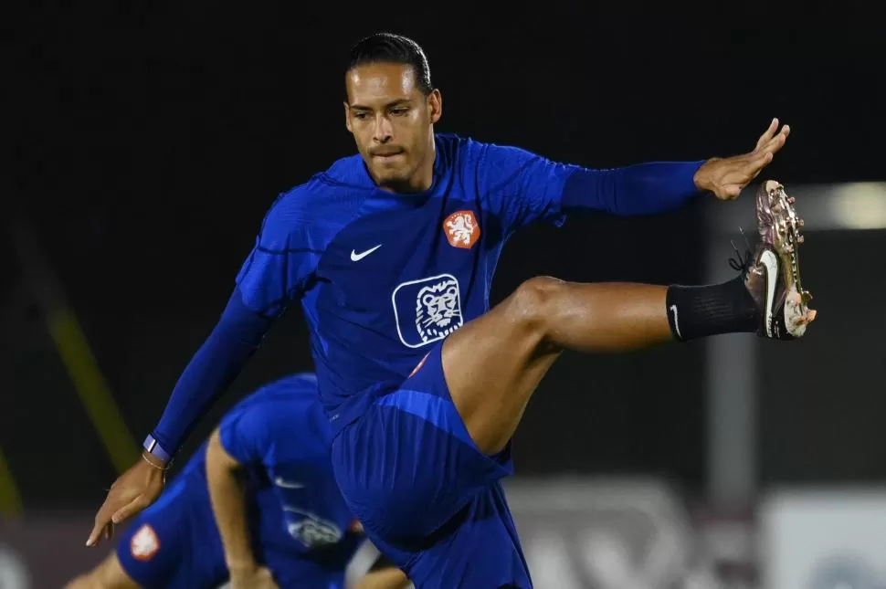 DE ELITE. Van Dijk es uno de los referentes del plantel de Países Bajos y uno de los mejores defensores del mundo. 