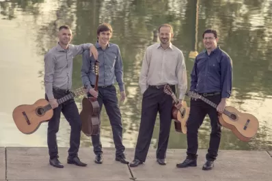 Suenan arpegios de guitarras cuyanas