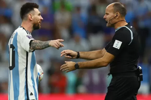 Mundial de Qatar: los mejores memes del polémico arbitraje en el partido contra Países Bajos