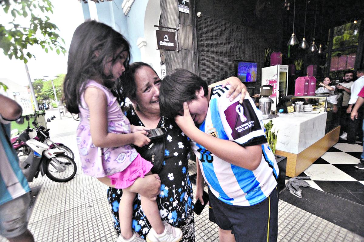 EMOCIONADOS. Niños y adultos lloraron de felicidad.