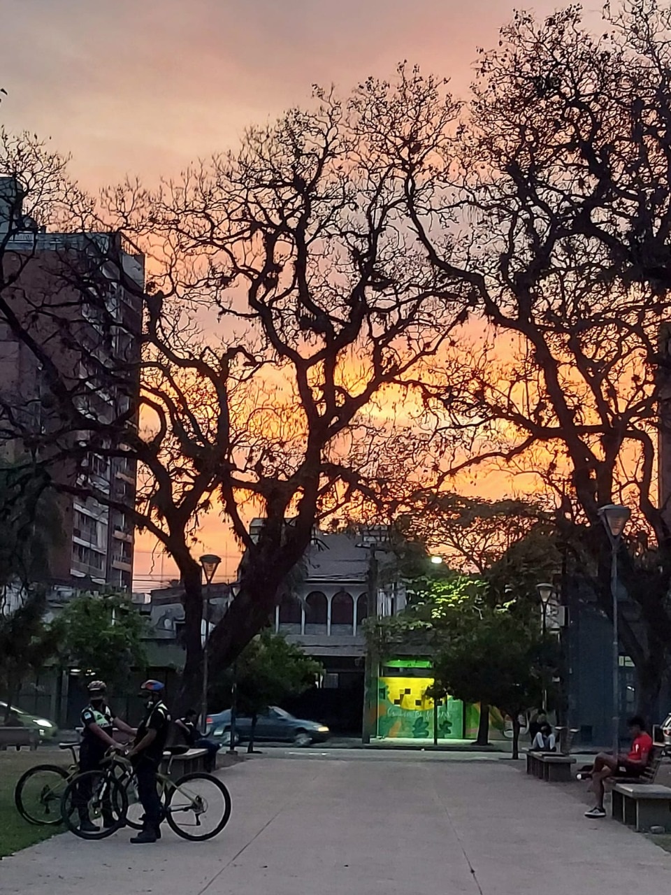 GILDA ISAAC. “Atardecer en barrio Sur”.