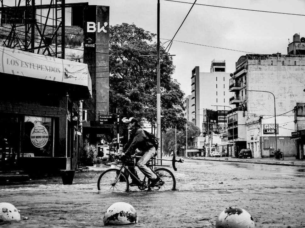 ARIEL SOSA. “Después, ser felices”.