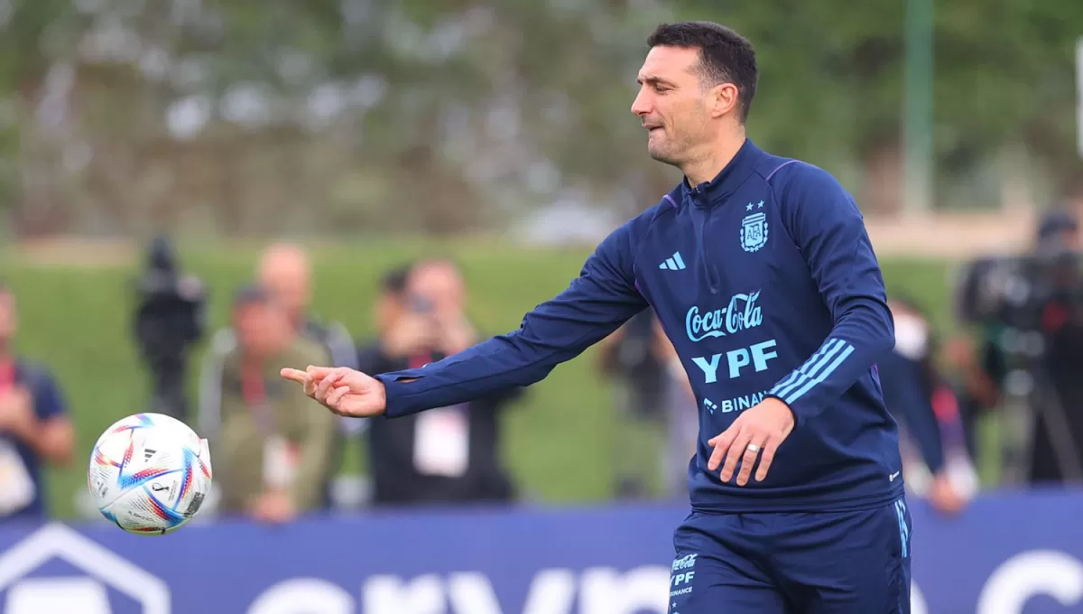 EL MEJOR. El director técnico Lionel Scaloni tiene un ensayo más para definir a los titulares.