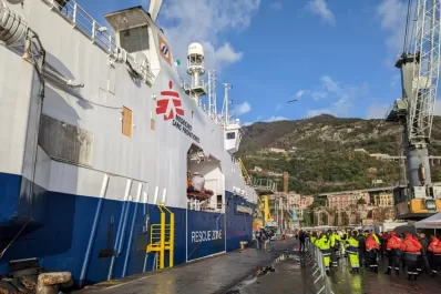 Llegan a Italia los rescatados del mar