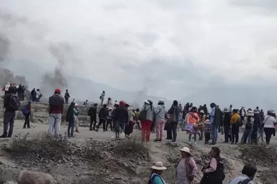 Crisis en Perú: cuarto día de protestas, enfrentamientos con la Policía y la toma de un aeropuerto