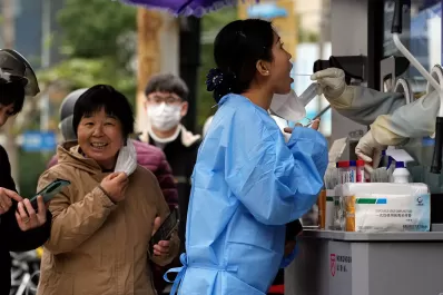 Aumentan los hisopados en China al mismo ritmo que los casos de covid-19