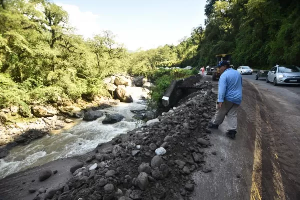 Operativo en los Valles: ardua reparación de caminos y asistencia de damnificados