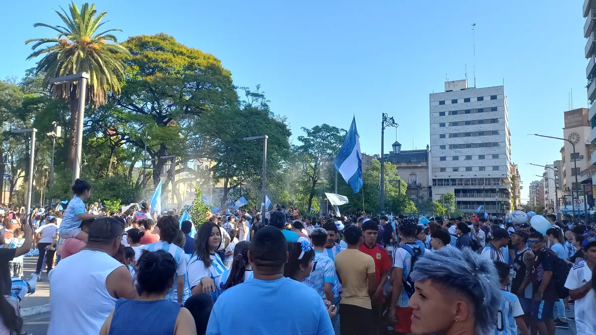 Así festejaron los tucumanos el pase de la Selección a la final del Mundial