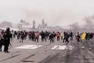 Perú: Boluarte quiere adelantar los comicios para frenar el caos