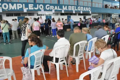 Boleto gratuito para jubilados: hoy se sumó personal y dieron bebidas, caramelos, té y café