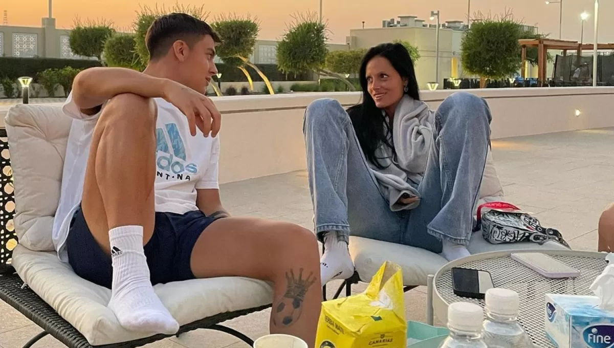 RELAX. Paulo Dybala disfrutó de la visita de su pareja, Oriana Sabatini. 